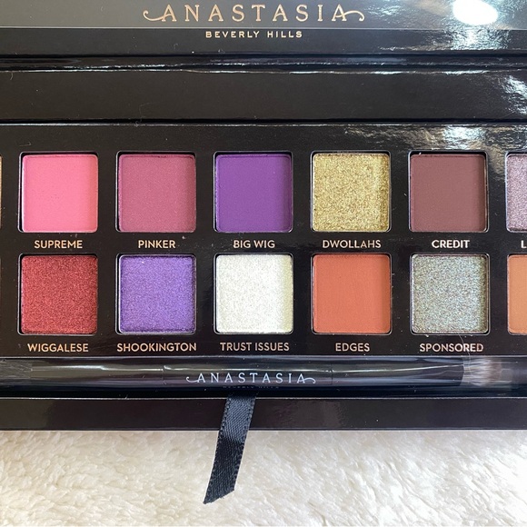 Jackie Aina eyeshadow palette - Picture 2 of 2